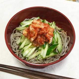 ごま油風味♪刻みキムチと胡瓜のぶっかけ蕎麦♡